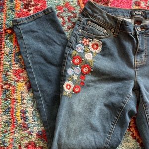 Skinny Ankle Jeans Embroidered Flowers